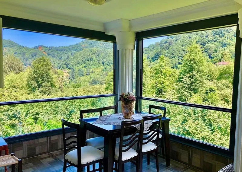Electric lift windows