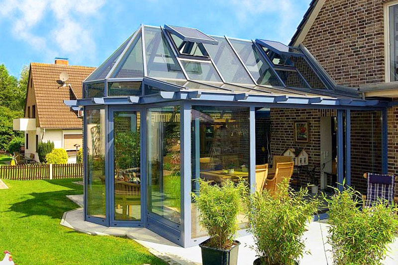 Practical Awning Windows for Modern Deck Sunrooms