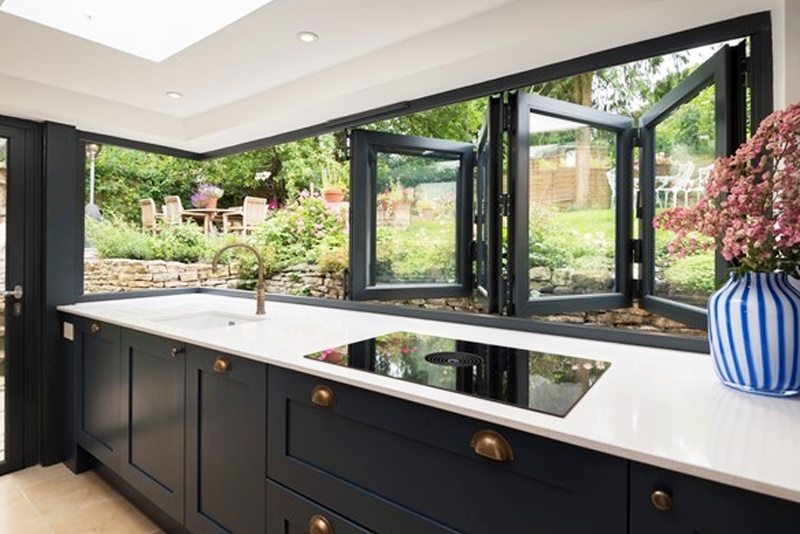 Ventanas Plegables de Gran Apertura: Sistemas de Múltiples Paneles y Perfil Estrecho