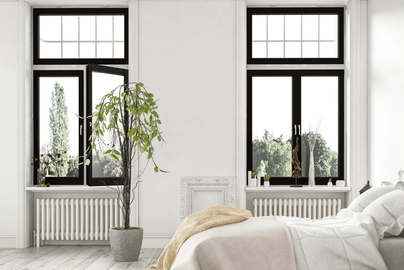 Ventanas abatibles con tragaluz y ventana panorámica con hojas abatibles laterales: distribución y aplicación